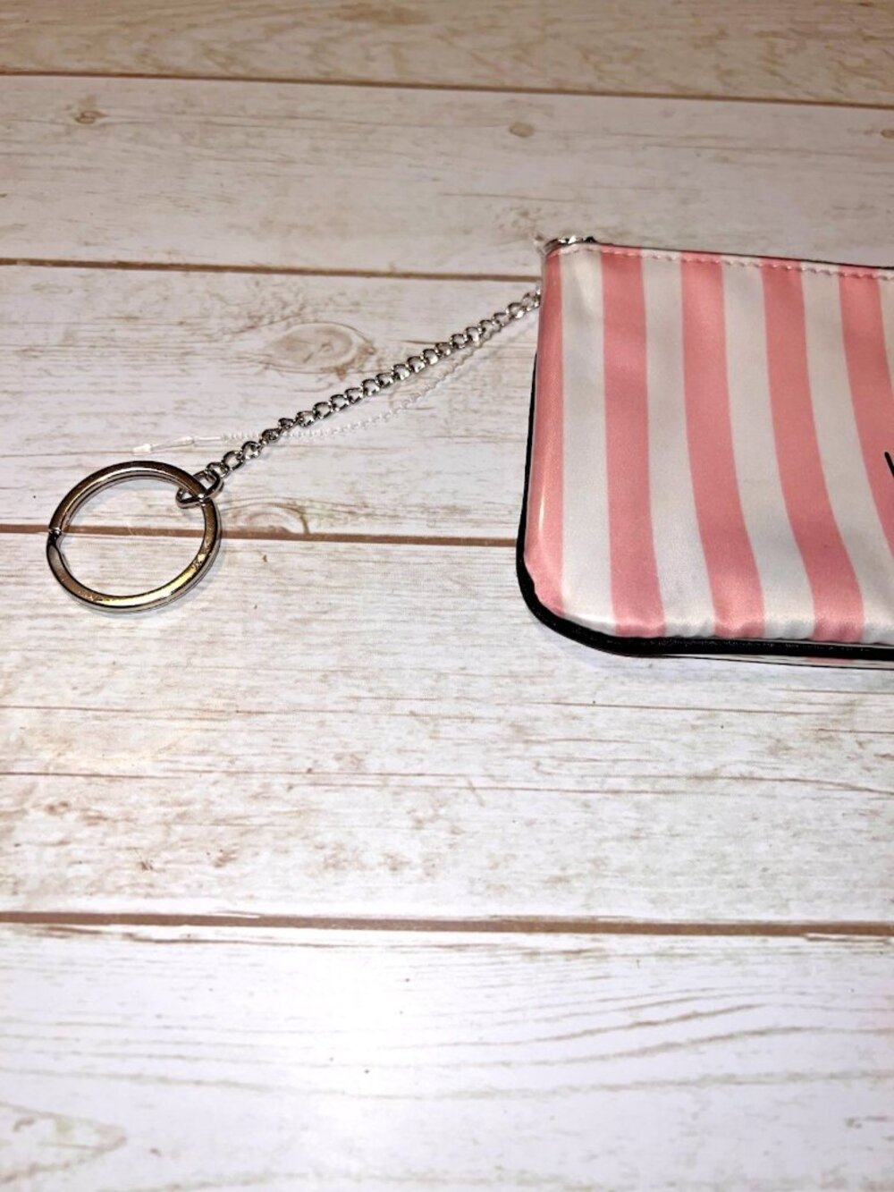 VICTORIA’S SECRET Striped Classic Satin Top Zipper Coin Wallet W /Keychain Loop - Picture 3 of 8